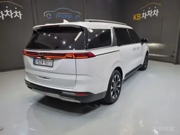 2023 Kia Carnival с пробегом 14 996 км