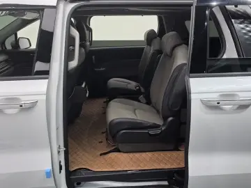 2025 Kia Carnival с пробегом 10 927 км