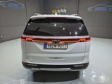 2023 Kia Carnival с пробегом 14 996 км