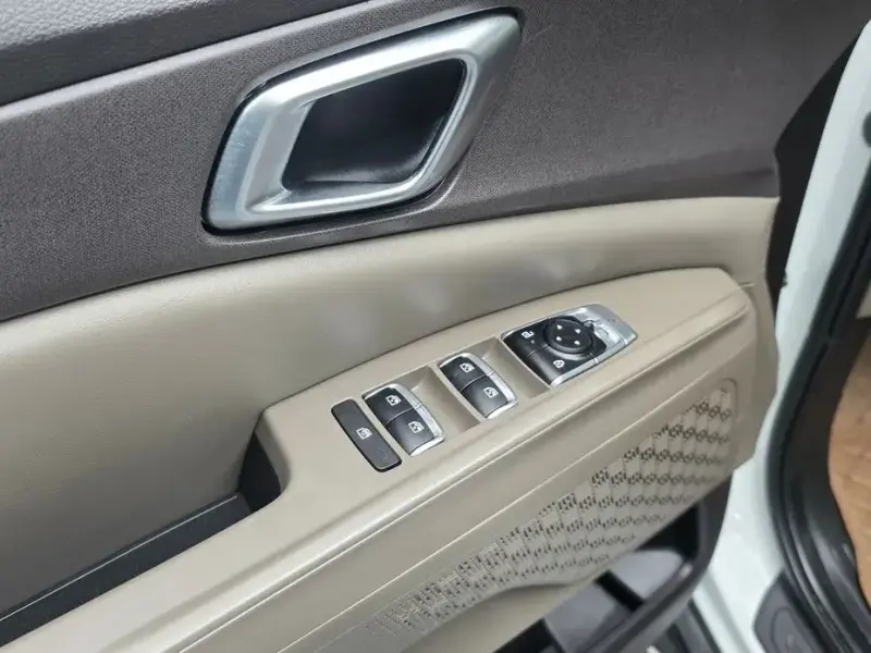 2025 Kia Carnival с пробегом 10 927 км