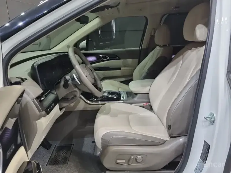 2023 Kia Carnival с пробегом 14 996 км