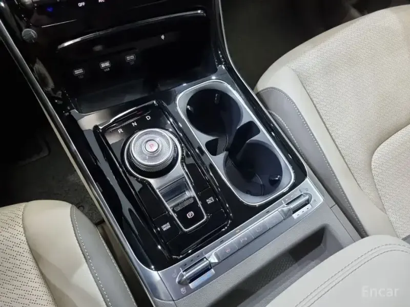 2023 Kia Carnival с пробегом 14 996 км