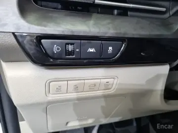 2023 Kia Carnival с пробегом 14 996 км