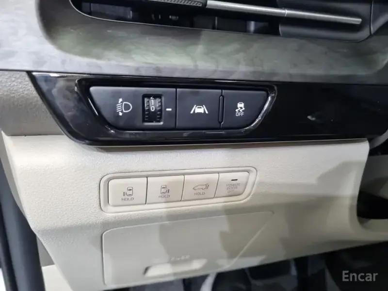 2023 Kia Carnival с пробегом 14 996 км