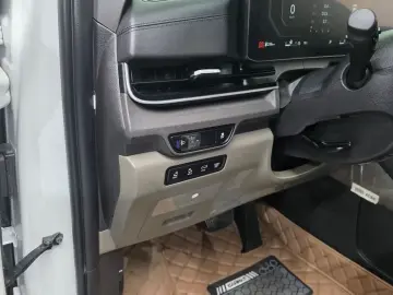 2025 Kia Carnival с пробегом 10 927 км