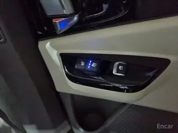 2023 Kia Carnival с пробегом 14 996 км