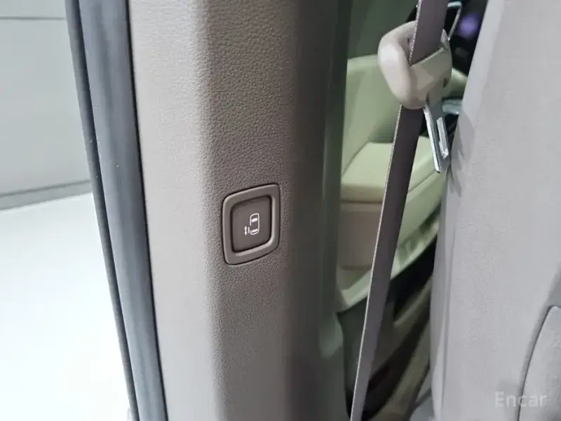 2023 Kia Carnival с пробегом 14 996 км