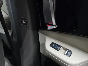 2024 Kia Carnival с пробегом 67 040 км
