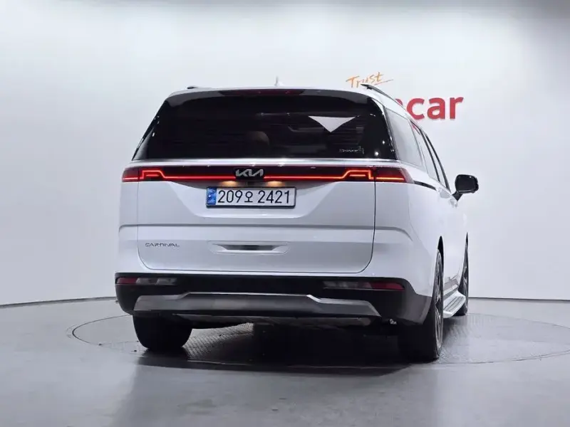 2022 Kia Carnival с пробегом 51 668 км