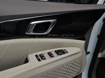 2024 Kia Carnival с пробегом 67 040 км