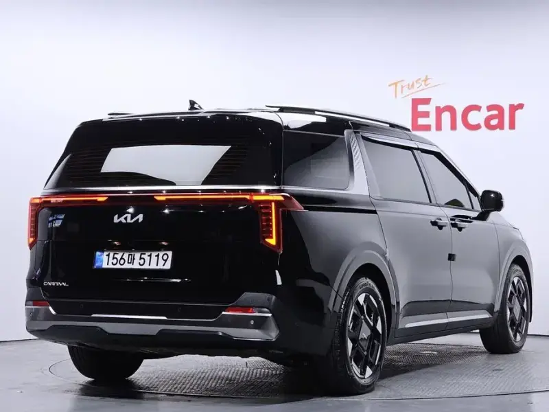 2025 Kia Carnival с пробегом 4 617 км