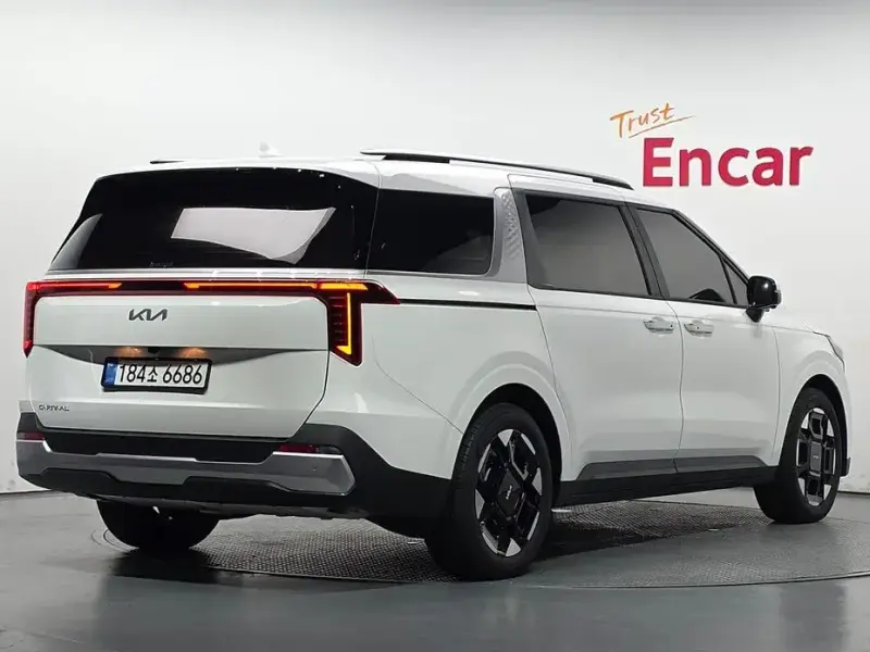 2025 Kia Carnival с пробегом 3 854 км