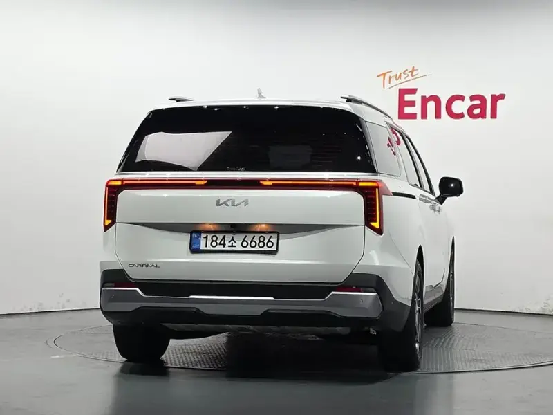2025 Kia Carnival с пробегом 3 854 км