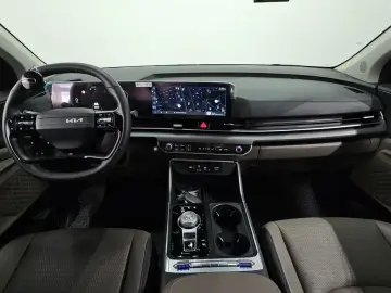 2025 Kia Carnival с пробегом 4 617 км