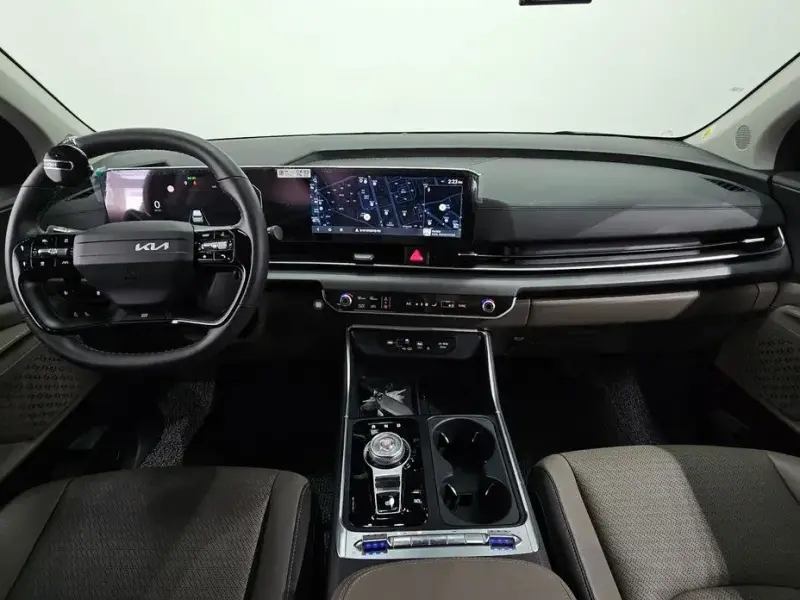 2025 Kia Carnival с пробегом 4 617 км