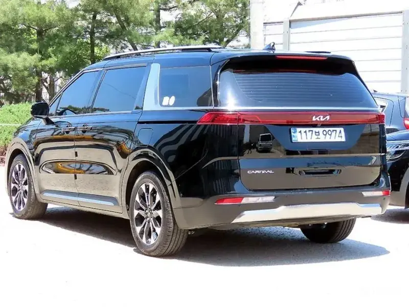 2023 Kia Carnival с пробегом 61 861 км
