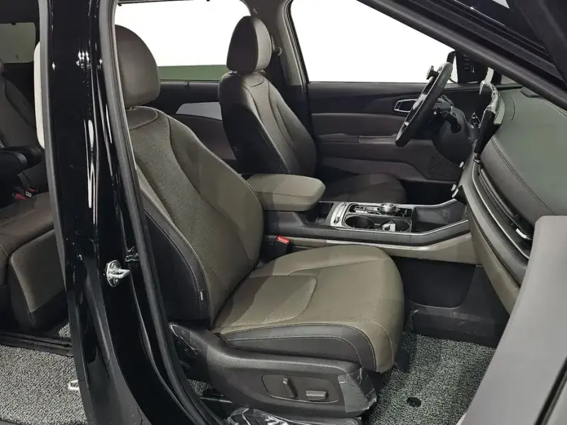 2025 Kia Carnival с пробегом 4 617 км