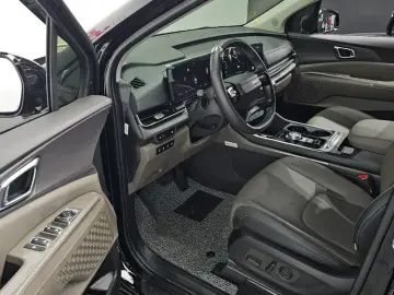 2025 Kia Carnival с пробегом 4 617 км