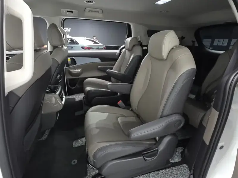 2025 Kia Carnival с пробегом 3 854 км