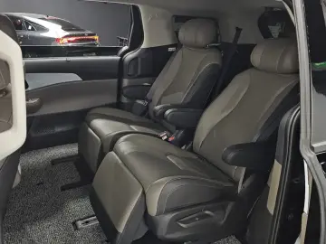 2025 Kia Carnival с пробегом 4 617 км