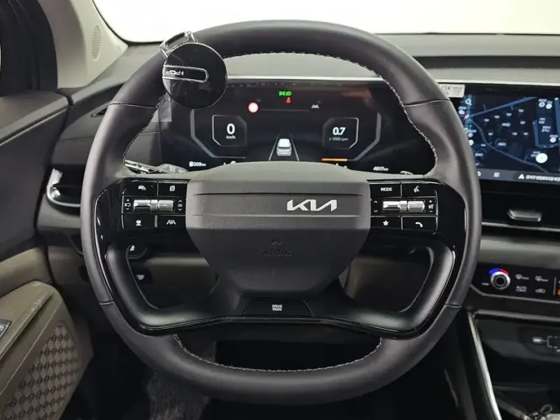 2025 Kia Carnival с пробегом 4 617 км