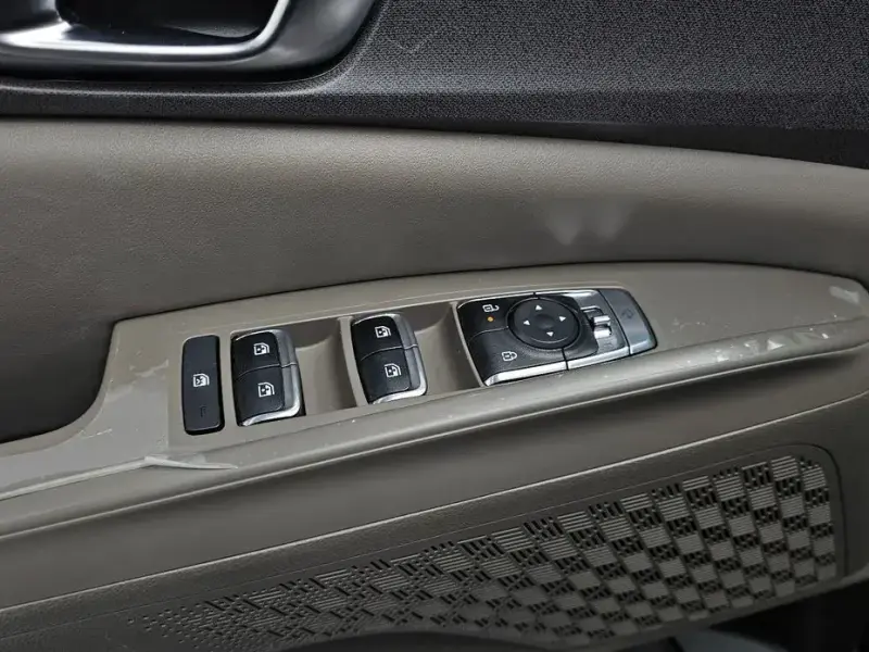 2025 Kia Carnival с пробегом 4 617 км