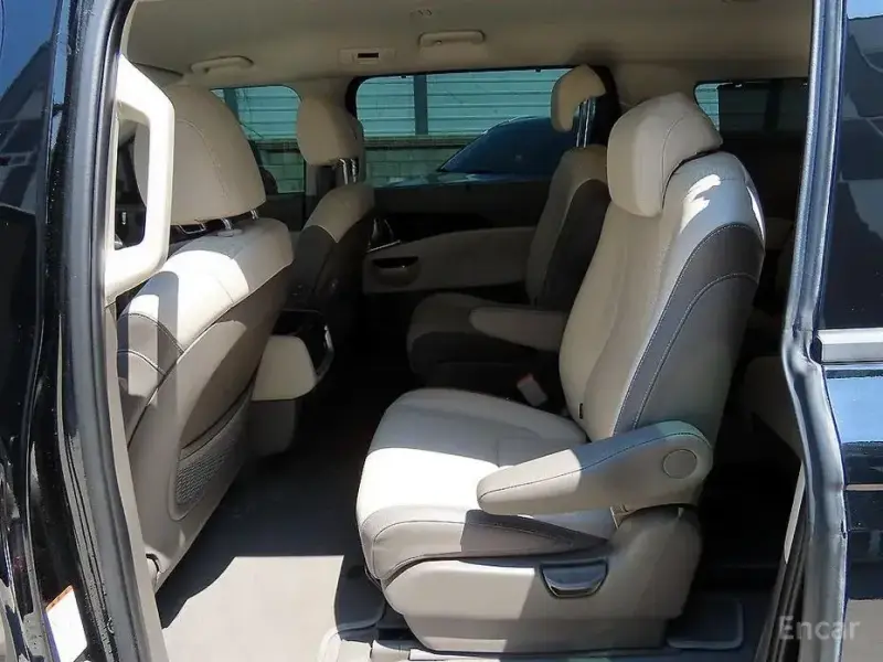 2023 Kia Carnival с пробегом 61 861 км