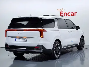 2024 Kia Carnival с пробегом 23 327 км