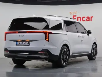 2024 Kia Carnival с пробегом 9 628 км
