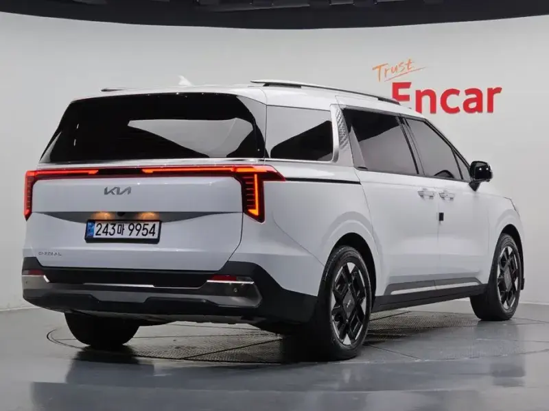 2024 Kia Carnival с пробегом 9 628 км
