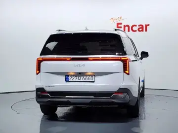 2024 Kia Carnival с пробегом 23 327 км