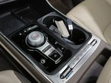 2024 Kia Carnival с пробегом 23 327 км