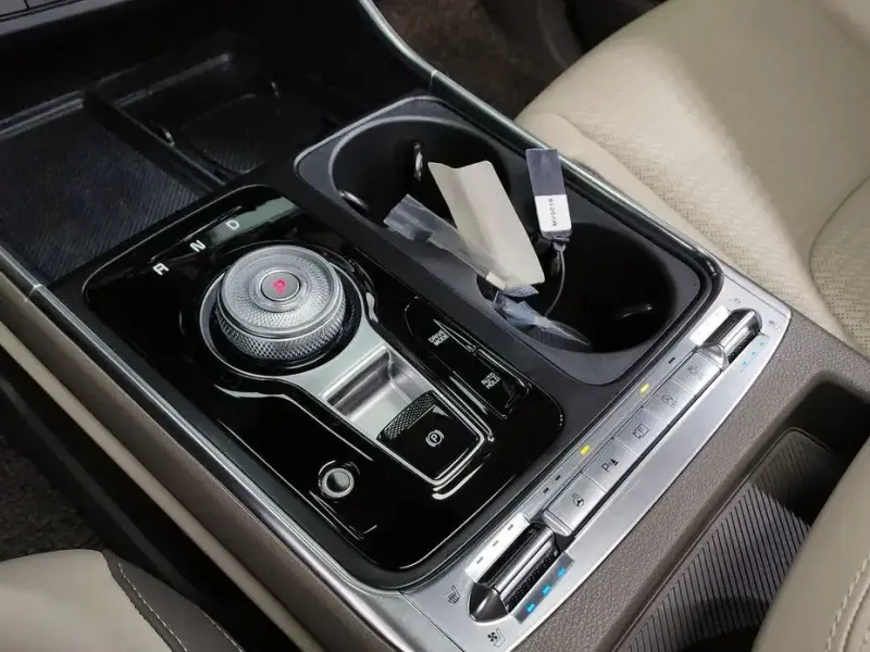 2024 Kia Carnival с пробегом 23 327 км