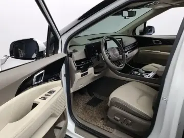 2024 Kia Carnival с пробегом 23 327 км