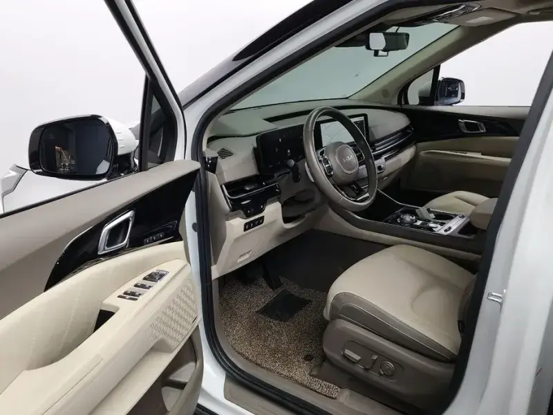 2024 Kia Carnival с пробегом 23 327 км