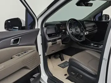 2024 Kia Carnival с пробегом 9 628 км