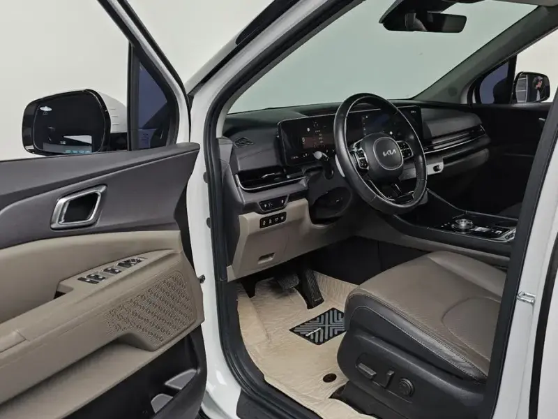 2024 Kia Carnival с пробегом 9 628 км