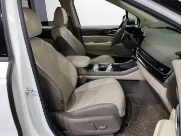 2024 Kia Carnival с пробегом 23 327 км
