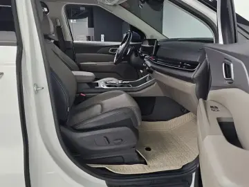 2024 Kia Carnival с пробегом 9 628 км
