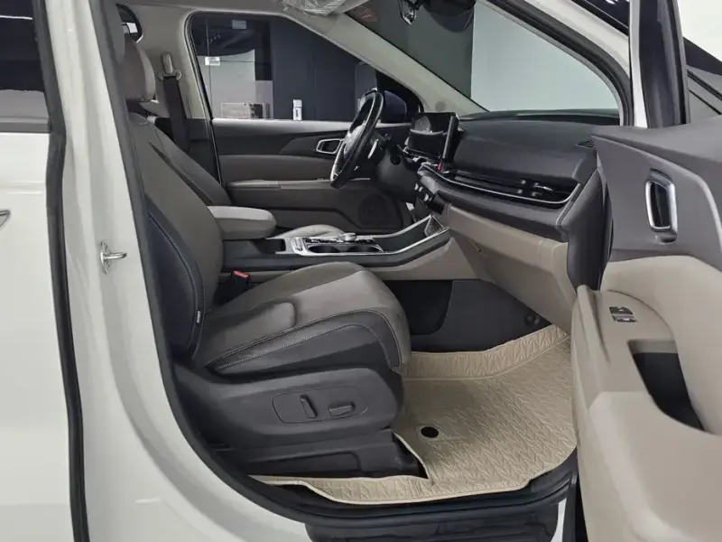 2024 Kia Carnival с пробегом 9 628 км