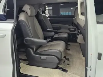2024 Kia Carnival с пробегом 9 628 км