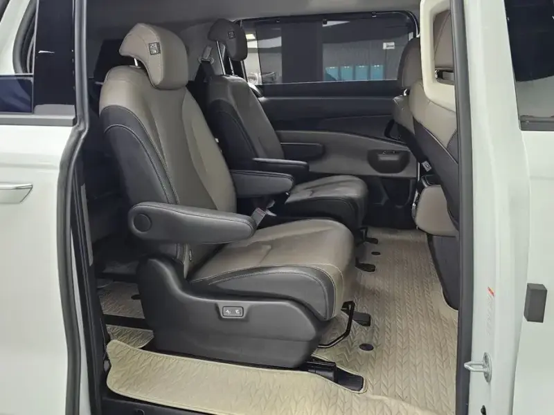 2024 Kia Carnival с пробегом 9 628 км