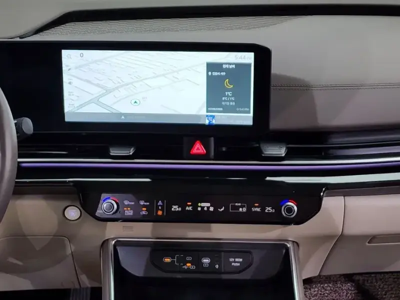 2024 Kia Carnival с пробегом 23 327 км