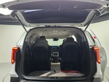 2024 Kia Carnival с пробегом 9 628 км