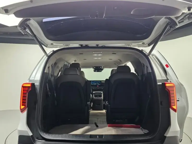 2024 Kia Carnival с пробегом 9 628 км
