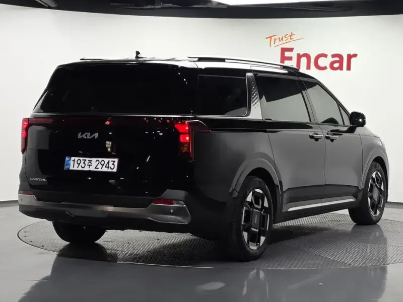 2025 Kia Carnival с пробегом 7 491 км
