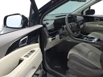 2025 Kia Carnival с пробегом 7 491 км