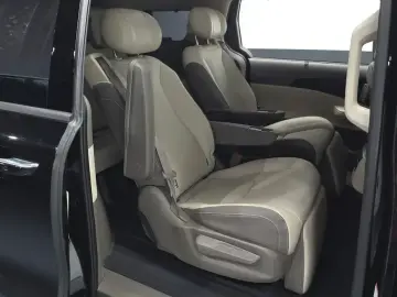 2025 Kia Carnival с пробегом 7 491 км