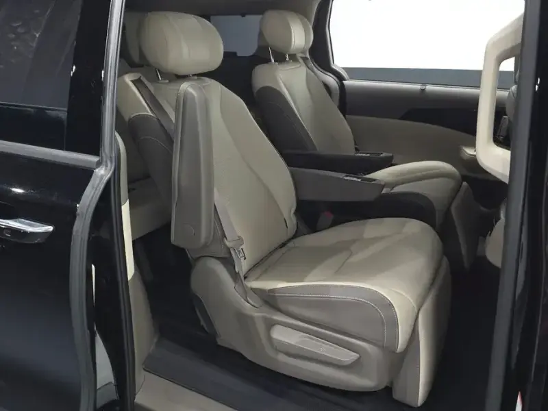 2025 Kia Carnival с пробегом 7 491 км