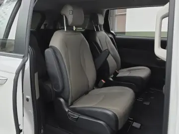 2024 Kia Carnival с пробегом 24 478 км